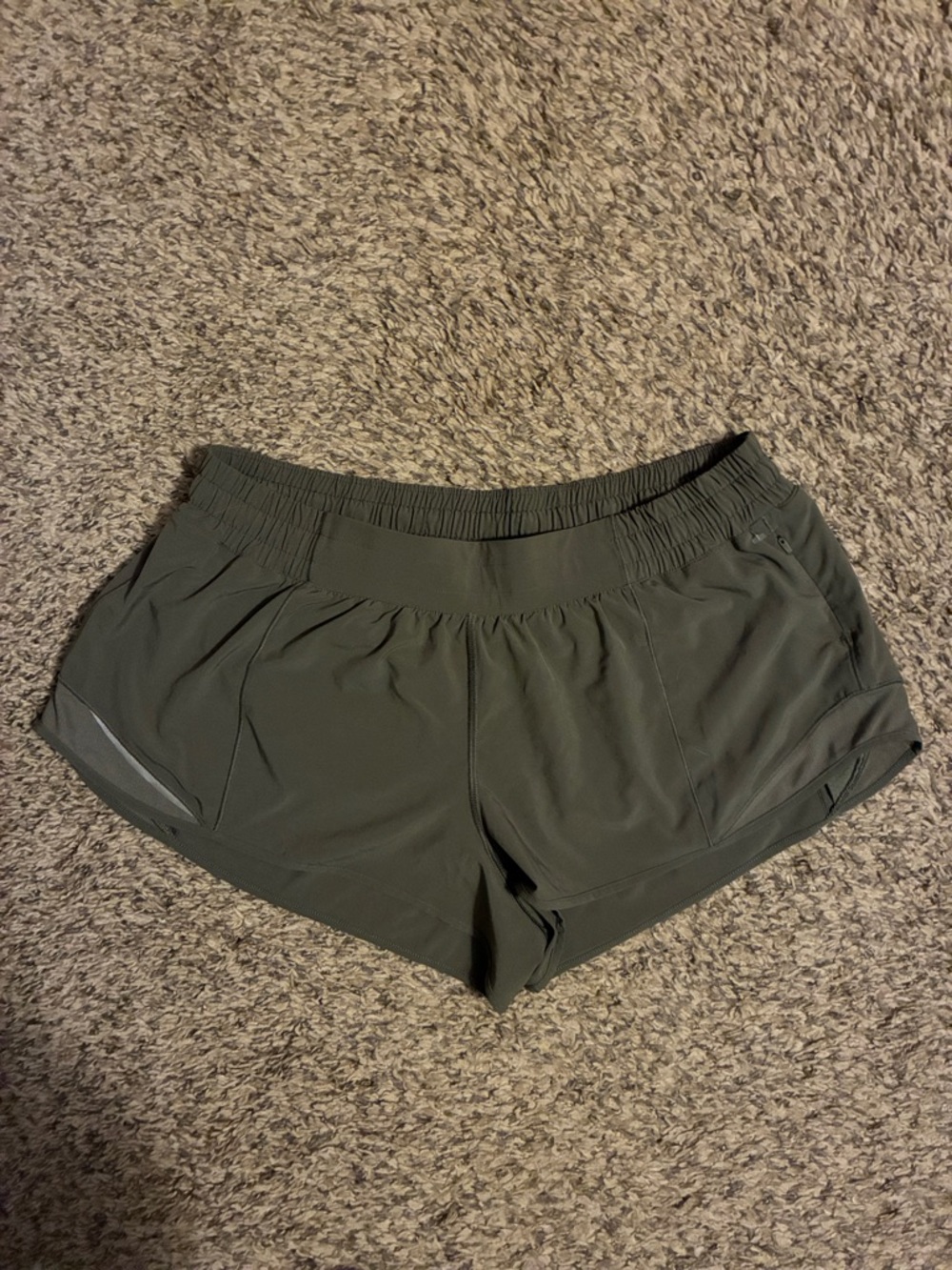 Lululemon Hotty Hot Low-Rise Lined Shorts 2.5” -size 14